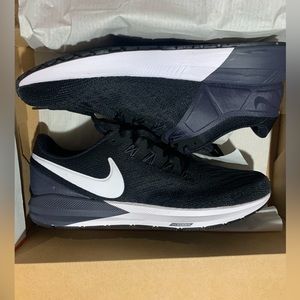 Nike Structure 22. Women’s Size 11